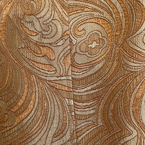 Brocade short trenchcoat. Salmon/peach and white pattern. See photos. - Picture 3 of 5